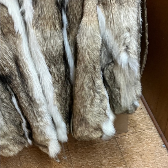 Luxurious Real Fur Coat in Brown and White - Picture 5 of 12